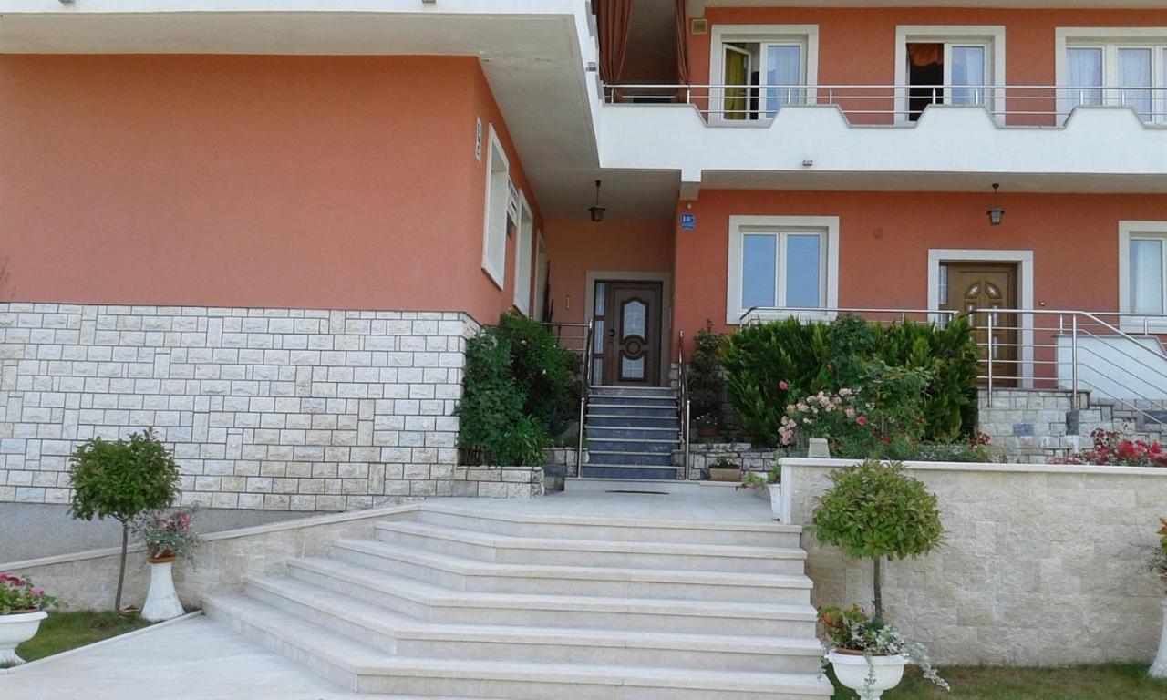 Apartments And Rooms Laura Pazin Kültér fotó