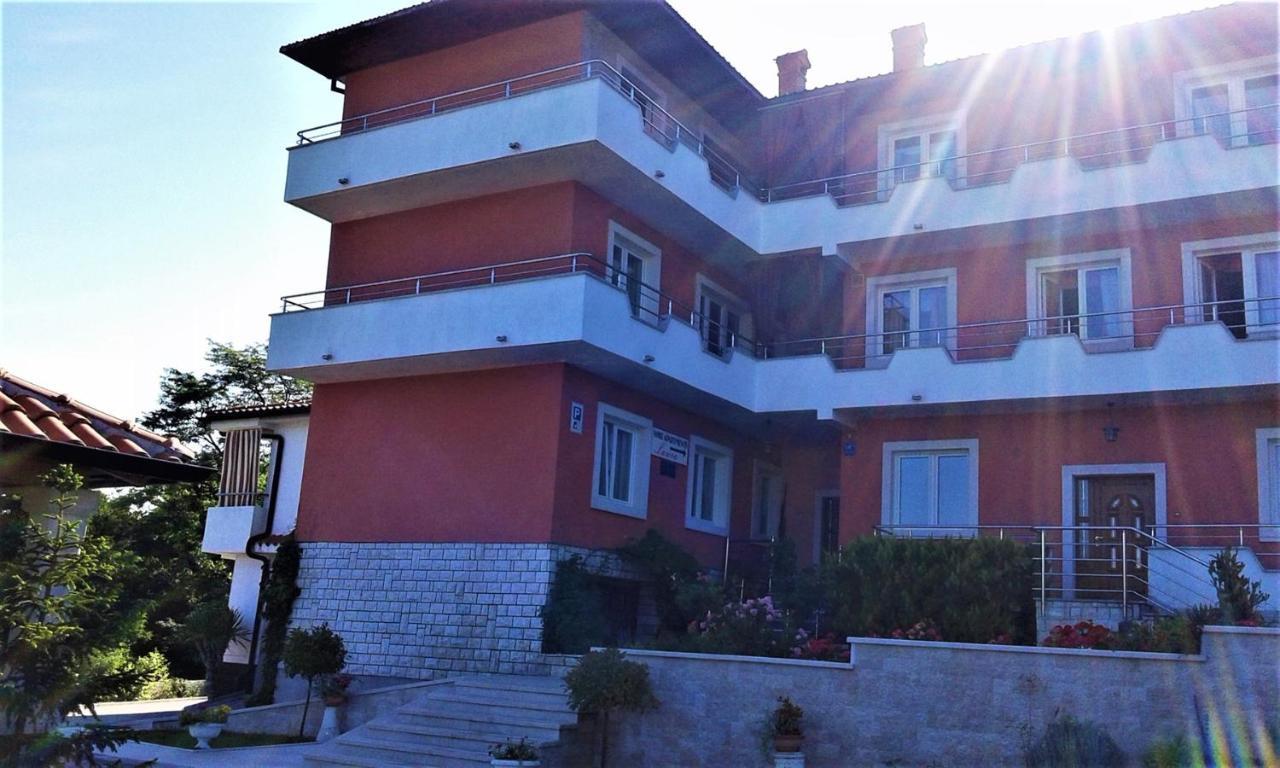 Apartments And Rooms Laura Pazin Kültér fotó