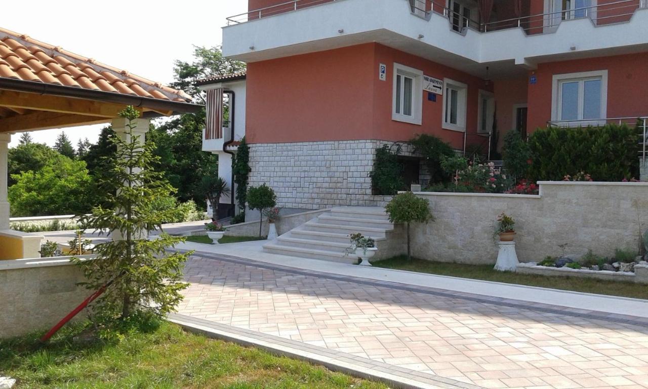 Apartments And Rooms Laura Pazin Kültér fotó